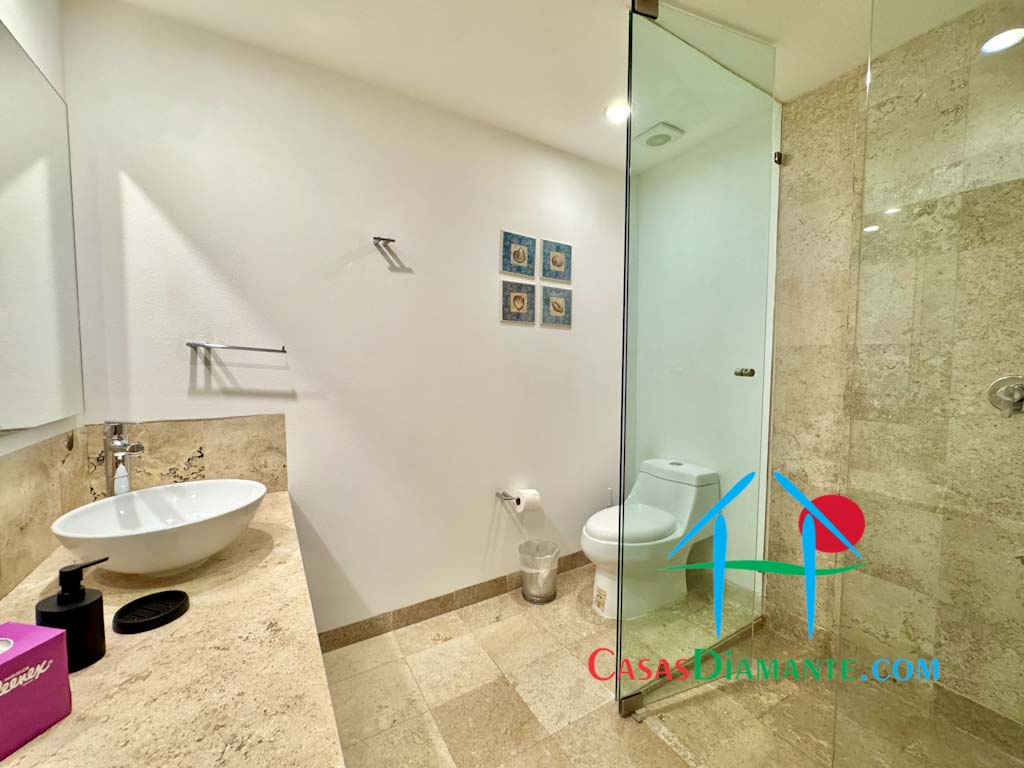 Solar Villas 1 301 - Baño completo 1